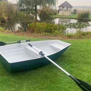 Lovely 6ft boat by the pond