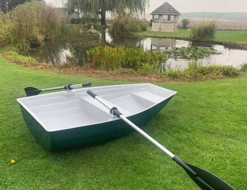 Lovely 6ft boat by the pond
