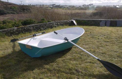 7.5ft turquoise row boat