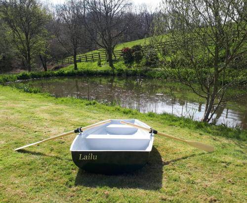7ft-dinghy-wooden-oars
