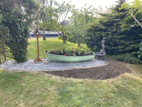 8ft-planter-in-garden