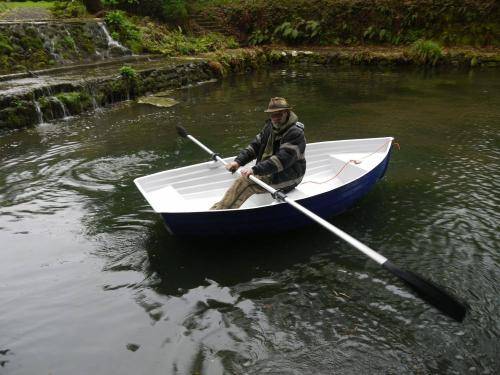 9.5ft-rowing-boat-being-rowed