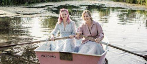 2 ladies in a pink rowing boat