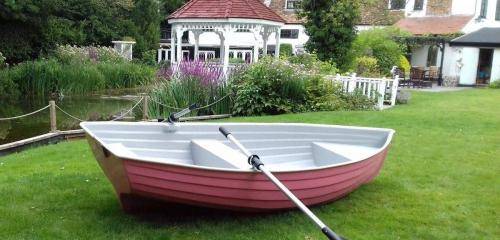 pink-9.5ft-rowing-boat