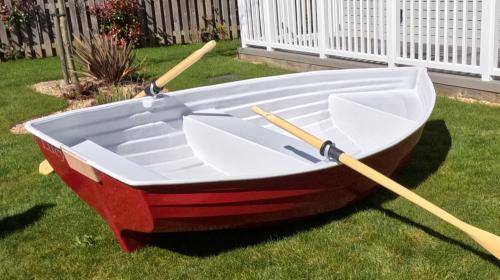 Red classic 9 1/2ft rowing boat